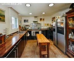 Encantadora Vivienda Unifamiliar con Ático en Zona Tranquila