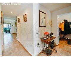 Encantadora Vivienda Unifamiliar con Ático en Zona Tranquila