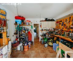 Encantadora Vivienda Unifamiliar con Ático en Zona Tranquila