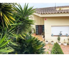 Casa preciosa con jardín y piscina en zona verde