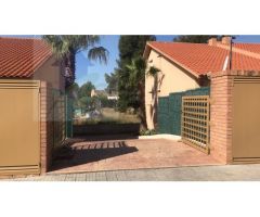 Chalet Adosado con Garaje Cerrado