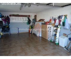 BONITA CASA DE UNA PLANTA CON GARAJE