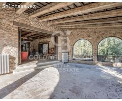 Histórica masia restaurada