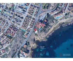 Chalet en Primera Línea de Mar con 3.000 m2 de parcela.