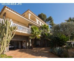 Impresionante casa al lado del mar