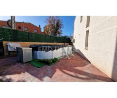 Gran casa pareada esquinera