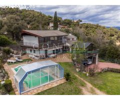 Gran casa de 300 m² y 2.700 m2 de parcela con Piscina en Fogueres de Montsoriu,