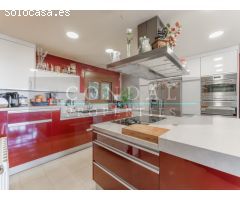 Gran casa de 300 m² y 2.700 m2 de parcela con Piscina en Fogueres de Montsoriu,