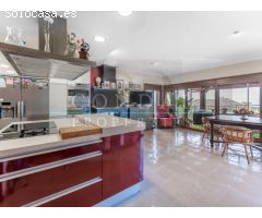 Gran casa de 300 m² y 2.700 m2 de parcela con Piscina en Fogueres de Montsoriu,