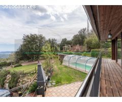 Gran casa de 300 m² y 2.700 m2 de parcela con Piscina en Fogueres de Montsoriu,