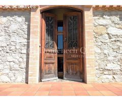 CASA MODERNISTA EN EL CENTRO DE CASSÀ DE LA SELVA CON PARCELA DE 1280M2