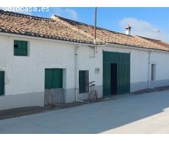CASA PARA REFORMAR CON PATIO ACCESO A DOS CALLES
