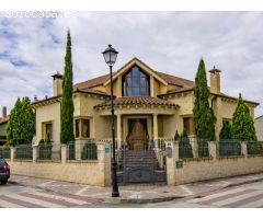 MAGNIFICO CHALET EN NAVA DE LA ASUNCION