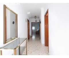 Amplia y luminosa casa en venta en San José de la Rinconada