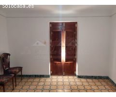 CASA CON TERRAZA Y PATIO