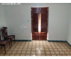 CASA CON TERRAZA Y PATIO