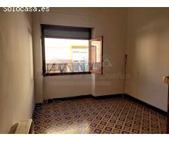 CASA CON TERRAZA Y PATIO