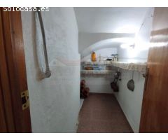 ESTUPENDO ADOSADO EN SAX CON 4 HAB. PATIO Y TERRAZA