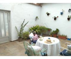 CASA PARA ENTRAR A VIVIR EN SAX CON UN GRAN PATIO
