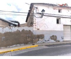 CASA ANTIGUA CON 120 M2 Y 80 M2 DE PATIO PARA REFORMAR !!