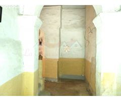 CASA ANTIGUA CON 120 M2 Y 80 M2 DE PATIO PARA REFORMAR !!