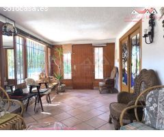 ESPECTACULAR CHALET CON PISCINA Y PISTA DE TENIS