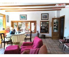 ESPECTACULAR CHALET CON PISCINA Y PISTA DE TENIS