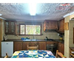 ESPECTACULAR CHALET CON PISCINA Y PISTA DE TENIS