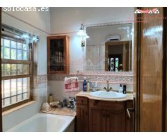ESPECTACULAR CHALET CON PISCINA Y PISTA DE TENIS