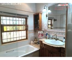 ESPECTACULAR CHALET CON PISCINA Y PISTA DE TENIS