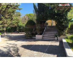 ESPECTACULAR CHALET CON PISCINA Y PISTA DE TENIS