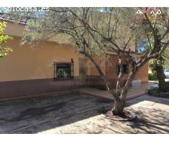 ESPECTACULAR CHALET CON PISCINA Y PISTA DE TENIS