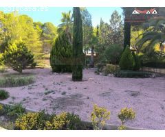 ESPECTACULAR CHALET CON PISCINA Y PISTA DE TENIS