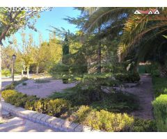 ESPECTACULAR CHALET CON PISCINA Y PISTA DE TENIS