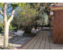 ESPECTACULAR CHALET CON PISCINA Y PISTA DE TENIS