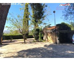 ESPECTACULAR CHALET CON PISCINA Y PISTA DE TENIS