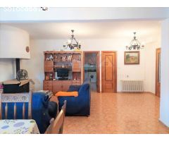 GRAN CASA DE CAMPO DE 273 m y NAVE AGRICOLA DE 100m. Con PISCINA DE 122 m EN