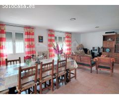 GRAN CASA DE CAMPO DE 273 m y NAVE AGRICOLA DE 100m. Con PISCINA DE 122 m EN