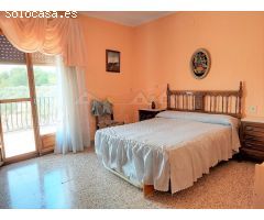 GRAN CASA DE CAMPO DE 273 m y NAVE AGRICOLA DE 100m. Con PISCINA DE 122 m EN