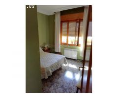 CASA AMPLIA Y LUMINOSA CON PISCINA