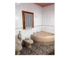 CASA AMPLIA Y LUMINOSA CON PISCINA