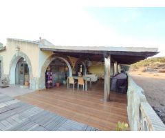 ESPECTACULAR VILLA EN SAX CON 17.000m2 DE PARCELA