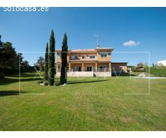 Hermosa casa con un fantástico jardín en Ciudalcampo