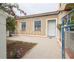 Casa de pueblo en avenida principal de Los Montesinos (Alicante) a 15 minutos de