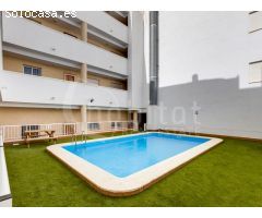 Apartamento en segunda planta con piscina comunitaria a la venta en Los