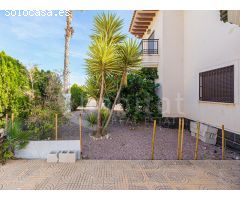 Villa adosada con garaje y piscina comunitaria a la venta en Rojales, Alicante