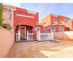 Vivienda adosada tipo quad con plaza de aparcamiento, solárium privado y piscina