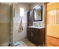 Finca con piscina privada, tierra de cultivo y balsa comunitaria a la venta en