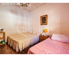 Casa de pueblo en planta baja con patio trasero a la venta en Los Montesinos,