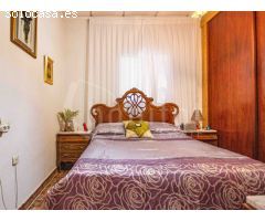 Casa de pueblo en planta baja con patio trasero a la venta en Los Montesinos,